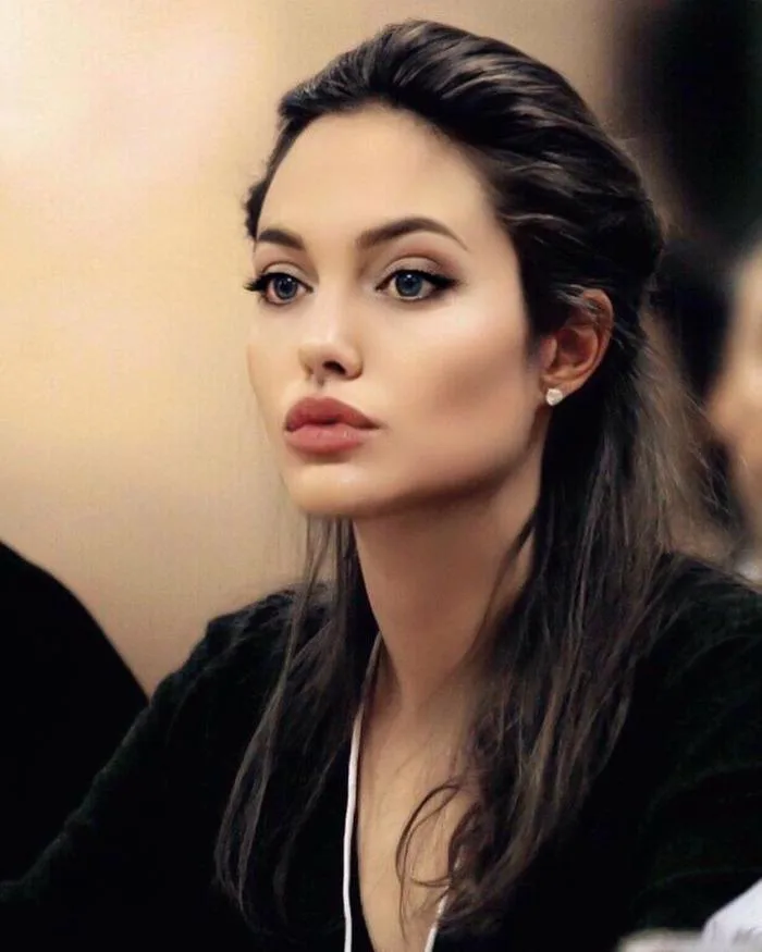 Lịch sử tình ái nổi tiếng của Angelina Jolie trước khi quyết định độc thân  | Báo Dân trí