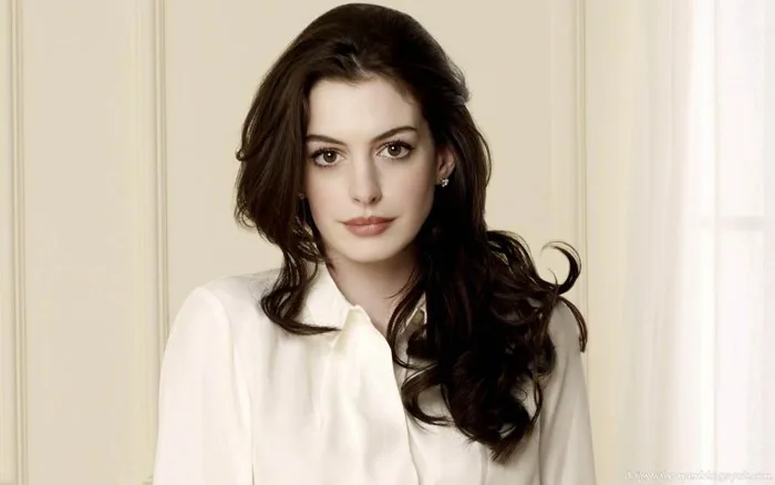 Anne Hathaway: Nhan sắc tột đỉnh nhưng tình duyên lận đận, phải chiến đấu  để có con