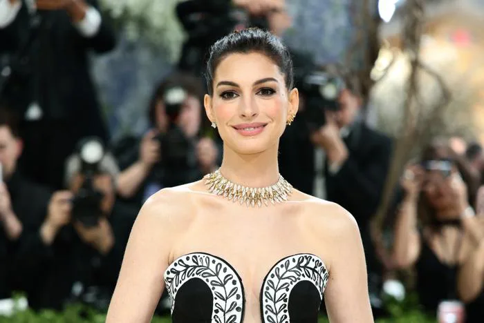 Anne Hathaway tiết lộ gần như bị mù một mắt suốt nhiều năm - Ngôi sao