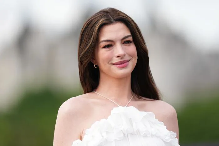 Anne Hathaway khoe vẻ đẹp 'nữ thần' khi đang mang thai