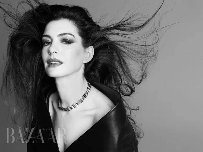 Anne Hathaway cản đưa người mẫu gầy gò lên The Devil Wears Prada phần 2 |  Harper's Bazaar Việt Nam