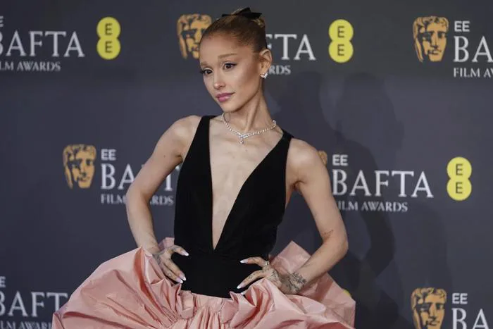 anh-ariana-grande-1
