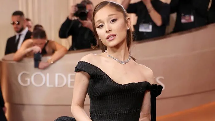 Ariana Grande ưa chuộng phong cách công chúa bước ra từ truyện cổ tích -  Tuổi Trẻ Online