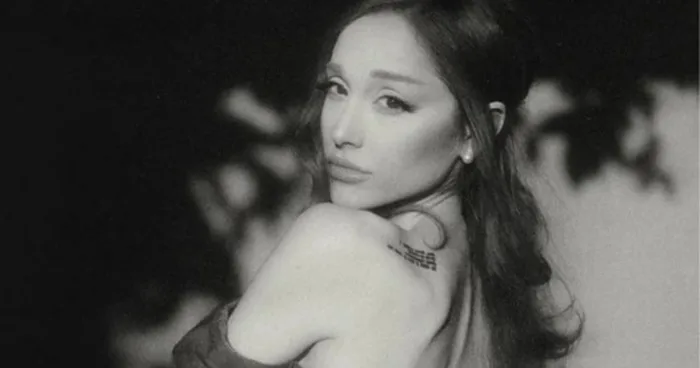 Ariana Grande tái xuất đường đua âm nhạc với hình ảnh gai góc