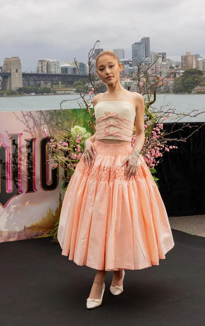 Ariana Grande khiến khán giả phát hoảng với hình ảnh mới