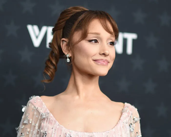 Ariana Grande tạm dừng các hoạt động sau thời gian dài đối mặt với áp lực  dư luận