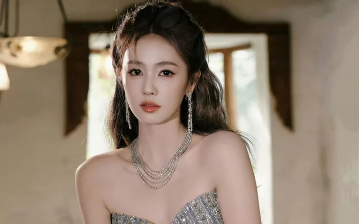 Chưa từng thấy Bạch Lộc hot đến thế - Saostar.vn