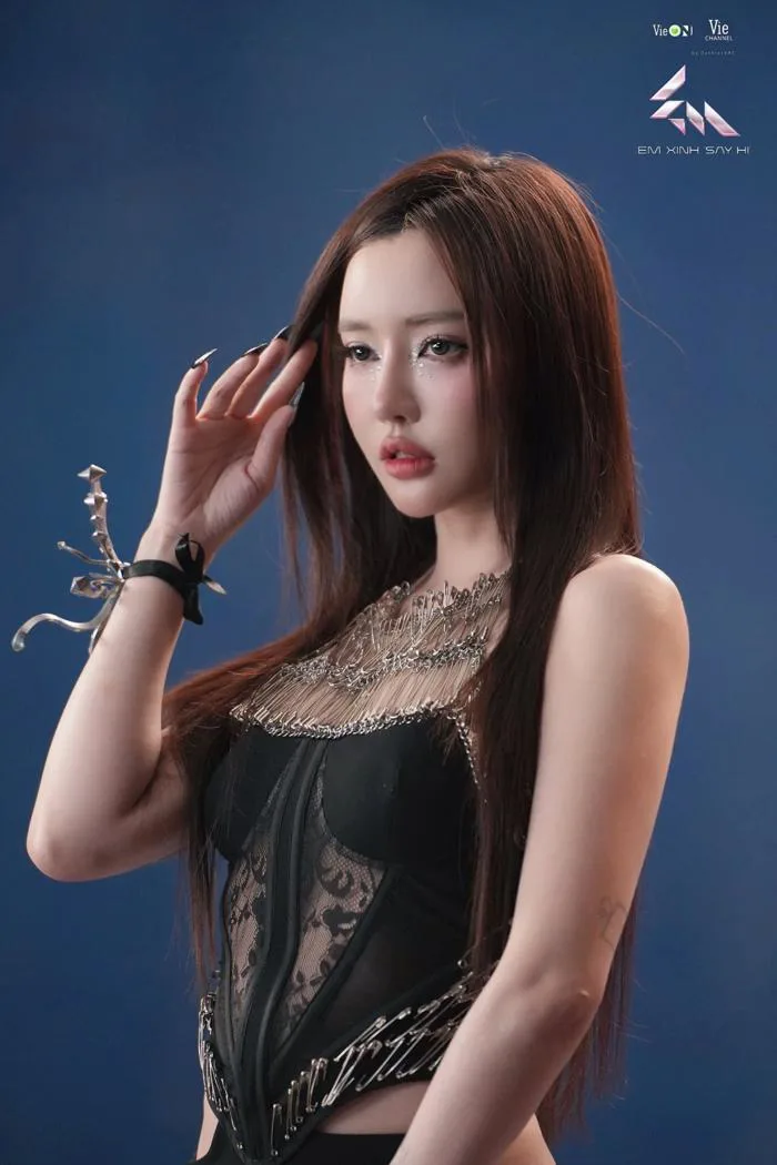 Bích Phương tái xuất ấn tượng với vai trò chị cả của dàn Em xinh 