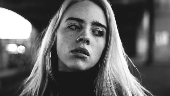 Ngôi sao đầu tiên của thế hệ 10X Billie Eilish: thu âm trong phòng ngủ, thích hát về quái vật - Tạp chí Đẹp