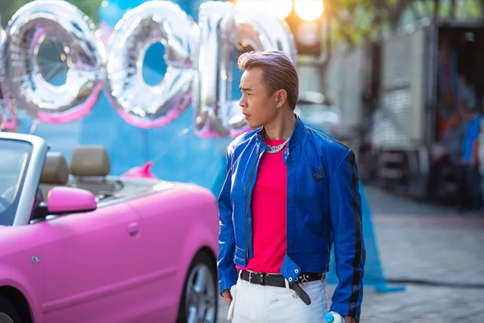 Rapper Binz lái xế hộp hồng, gây ấn tượng với bộ ảnh chất lừ