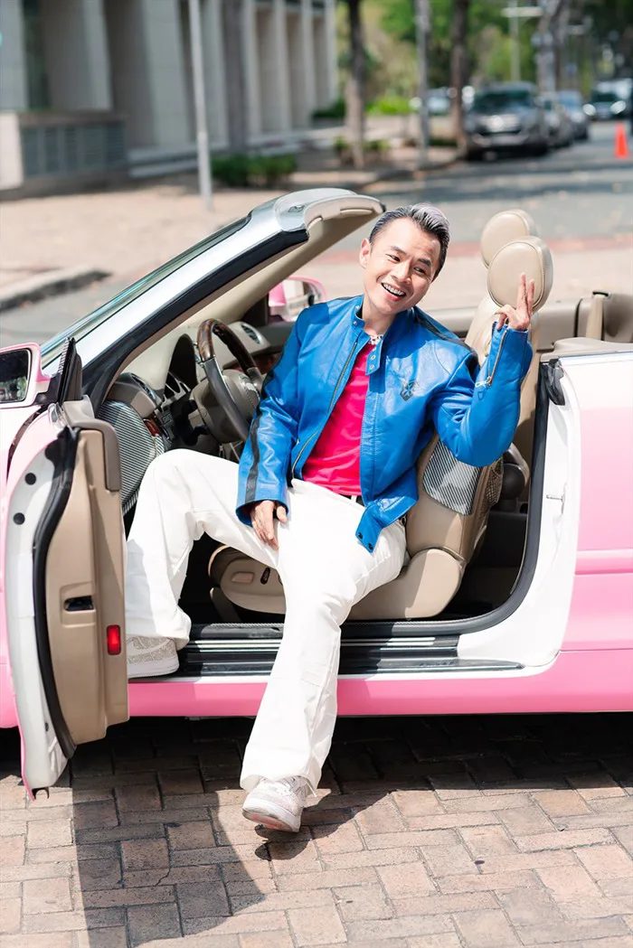 Rapper Binz lái xế hộp hồng, gây ấn tượng với bộ ảnh chất lừ