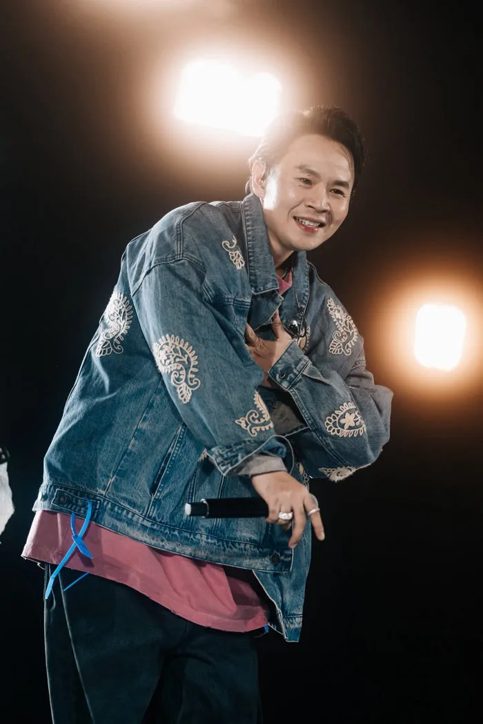 Rapper Binz tìm thấy bản ngã âm nhạc từ người cha đã mất qua lời kể của mẹ