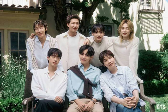 BTS tung bộ ảnh gia đình trước thềm FESTA 2026