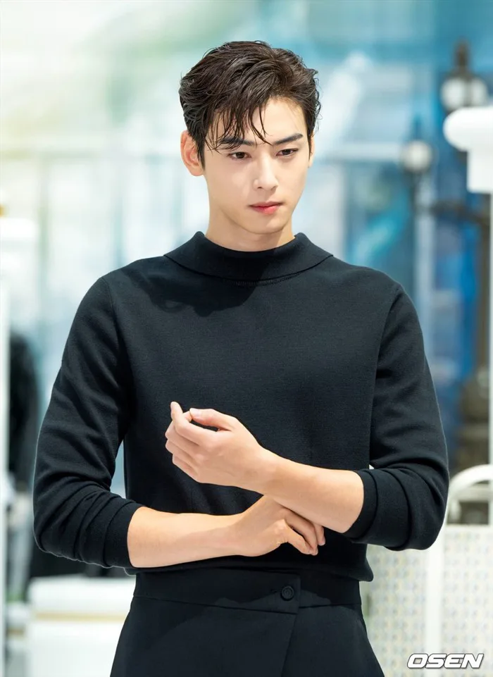 Cha Eun Woo được khen đẹp như “tạc tượng” tại sự kiện thời trang