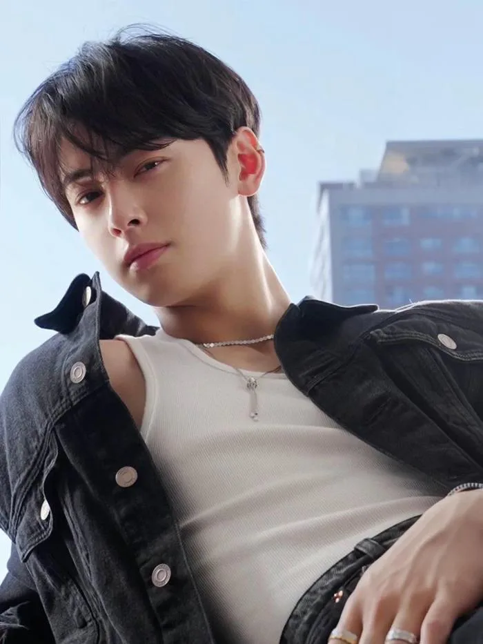 Mỹ nam Cha Eun Woo gây 'náo loạn' quân ngũ vì quá đẹp trai - Tuổi Trẻ Online
