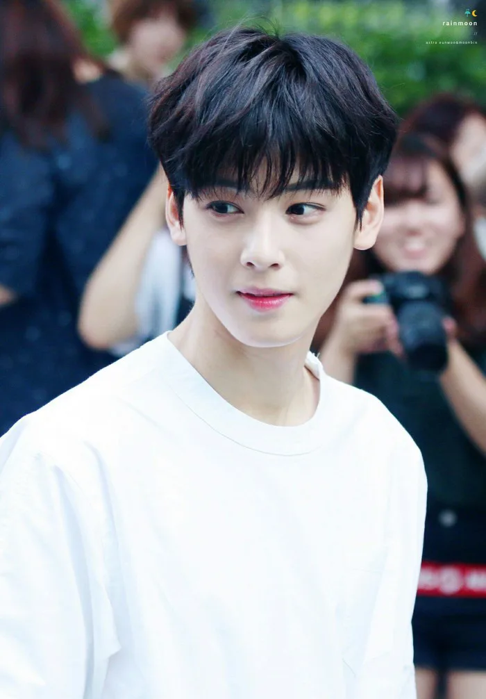 Nam thần Kpop mặt mộc 100% đẹp nhất xứ Hàn bất ngờ bị bóc mẽ cằm nọng, mặt sần sùi mụn khó tin