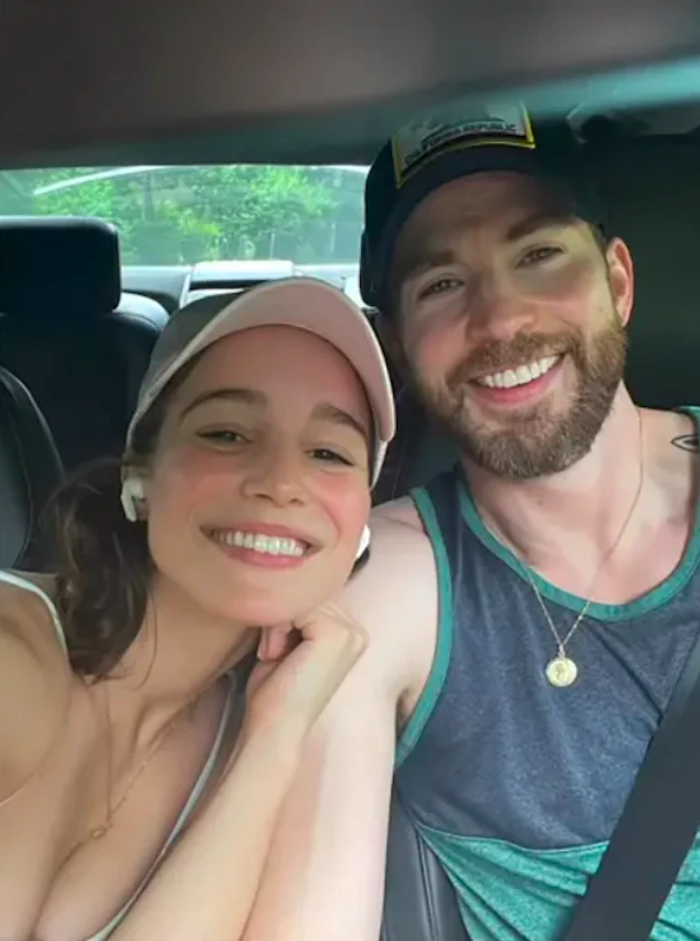 Đội trưởng Mỹ' Chris Evans và vợ kém 16 tuổi đón con đầu lòng