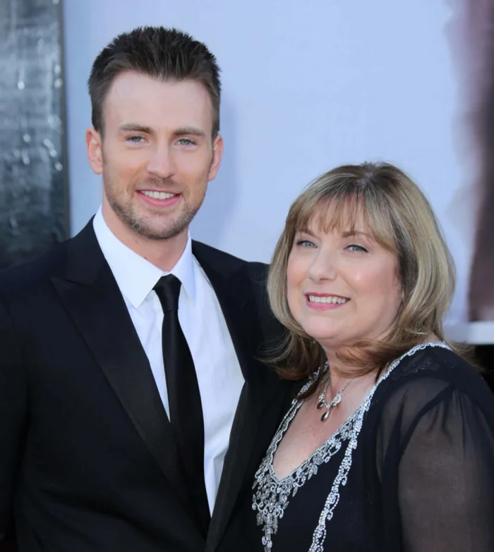 Mối quan hệ đặc biệt của Chris Evans với mẹ