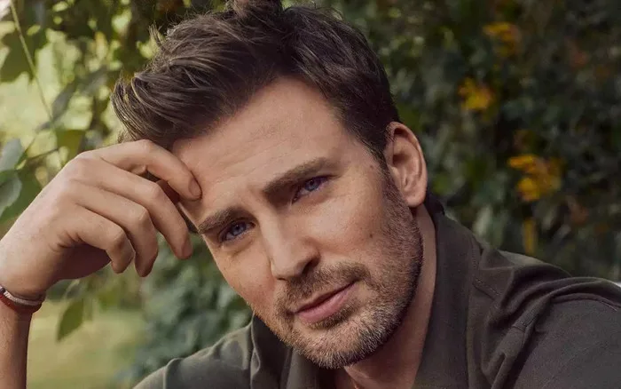 Captain America' Chris Evans hẹn hò với người đẹp sinh năm 1997 - Saostar.vn