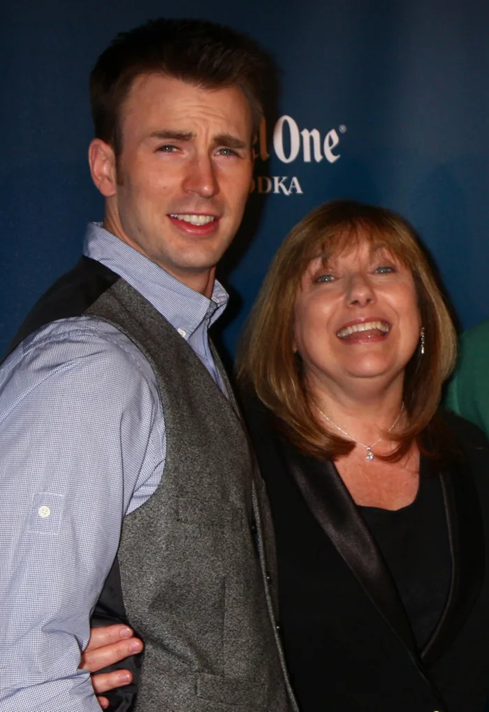 Mối quan hệ đặc biệt của Chris Evans với mẹ