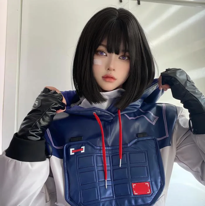 Loạt ảnh cosplay đặc vụ Valorant của nữ game thủ khiến fan trầm trồ