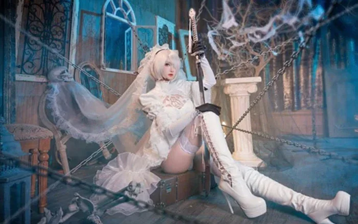 Đỏ mặt” với màn cosplay “trắng tinh tươm” thành cô nàng 2B game  NieR:Automata