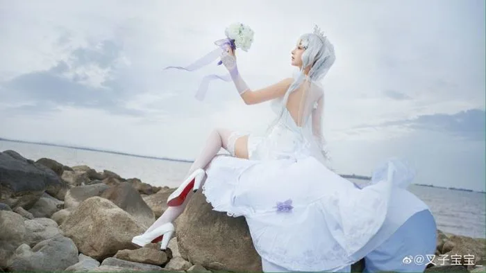 Bộ ảnh cosplay mỹ nhân Azur Lane trong bộ váy cô dâu trắng muốt tinh khôi