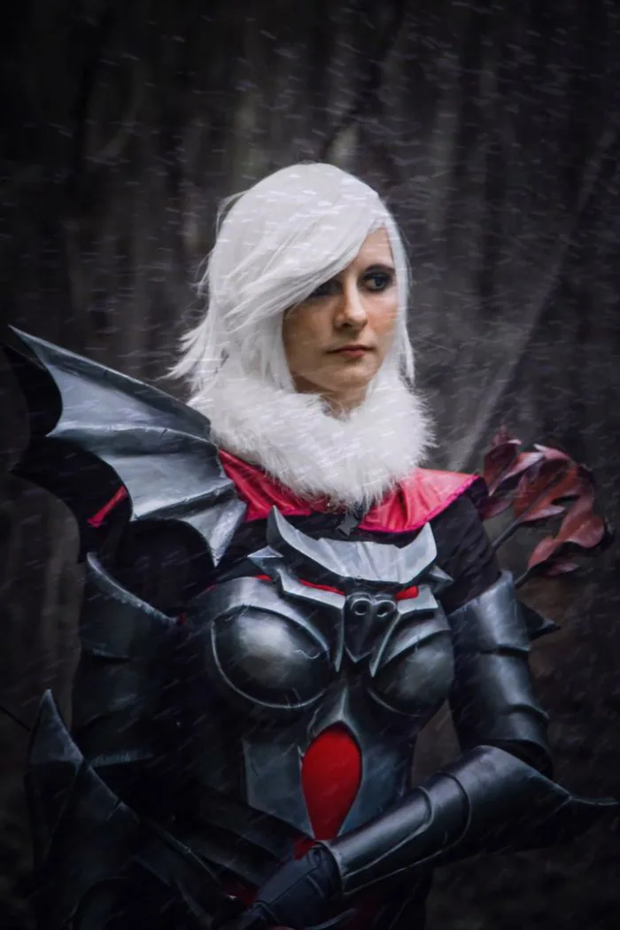 Bộ ảnh Cosplay Ashe đối nghịch của Coser châu Á và Coser châu Âu