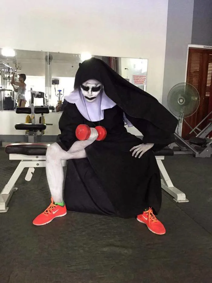 Tròn mắt xem ác quỷ Valak hăng say tập gym