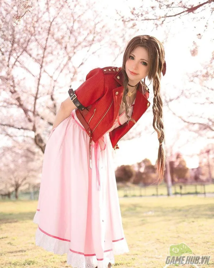 Cosplay Aerith đẹp rụng rời, nữ thần coser khiến 500 anh em hồn siêu phách  lạc