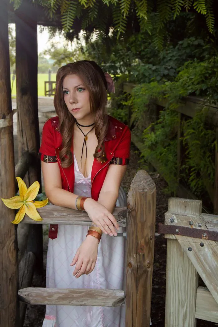 Vài ảnh mình thích nhất trong bộ cosplay Aerith của mình : r/FinalFantasy