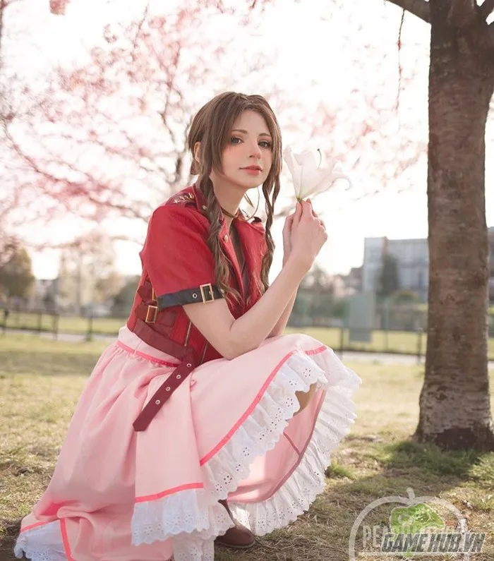 Cosplay Aerith đẹp rụng rời, nữ thần coser khiến 500 anh em hồn siêu phách  lạc