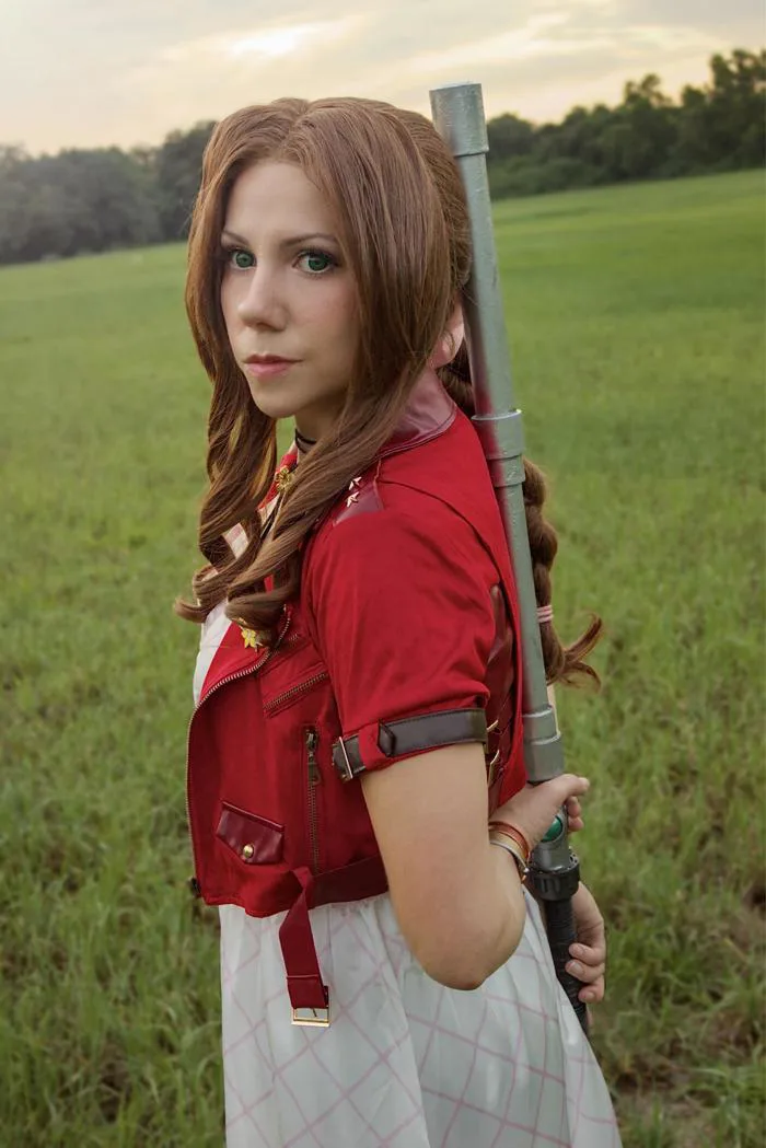 Vài ảnh mình thích nhất trong bộ cosplay Aerith của mình : r/FinalFantasy