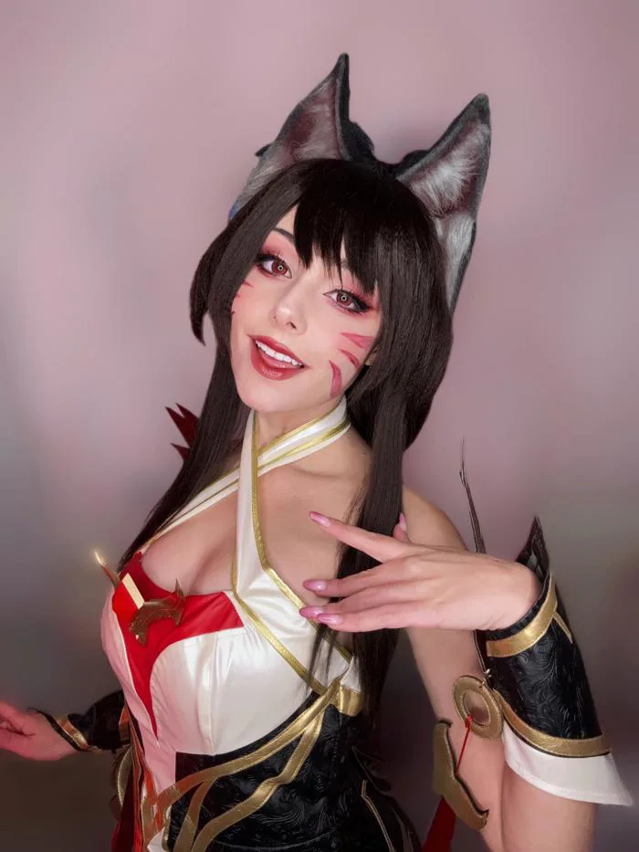 Cosplay Ahri Huyền Thoại Trỗi Dậy của tôi (@nymphahri) : r/AhriMains