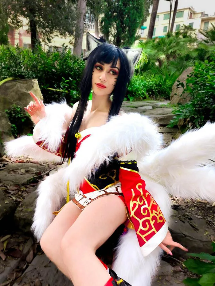 Cosplay Ahri của Nelyniel : r/leagueoflegends