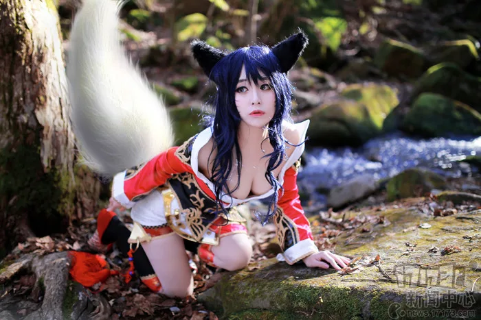 Cosplay LMHT: gợi cảm Ahri trong trang phục mặc định