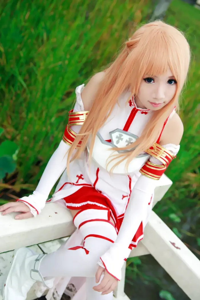 Ảnh Asuna với vẻ dịu dàng và thần thái kiếm sĩ quyến rũ