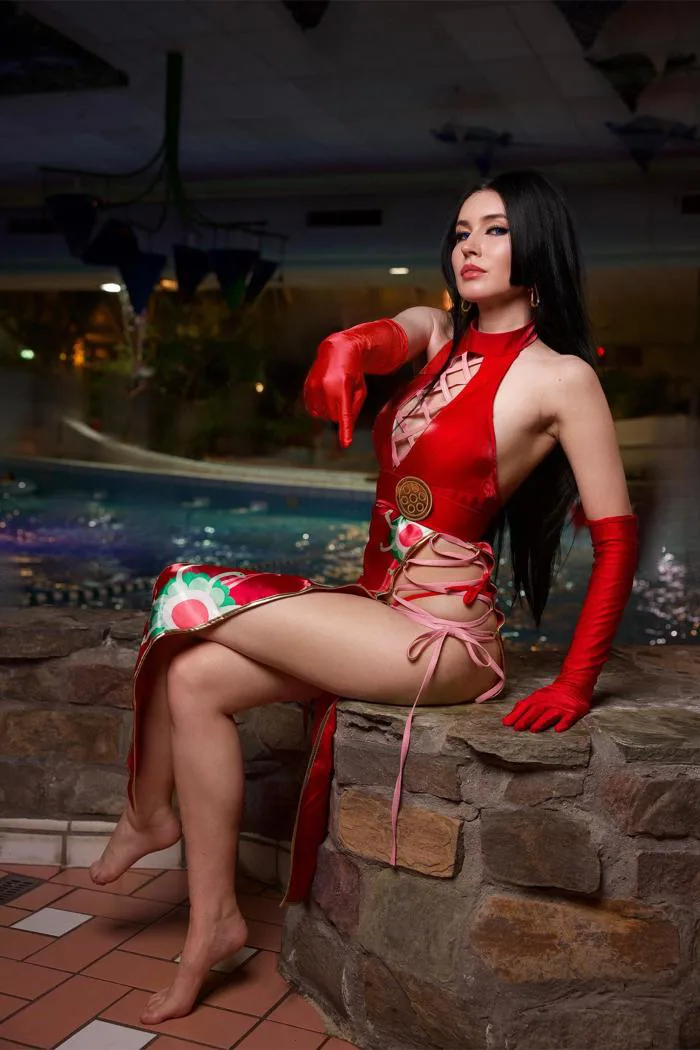 Cosplay Boa Hancock ở hồ bơi : r/OnePiece