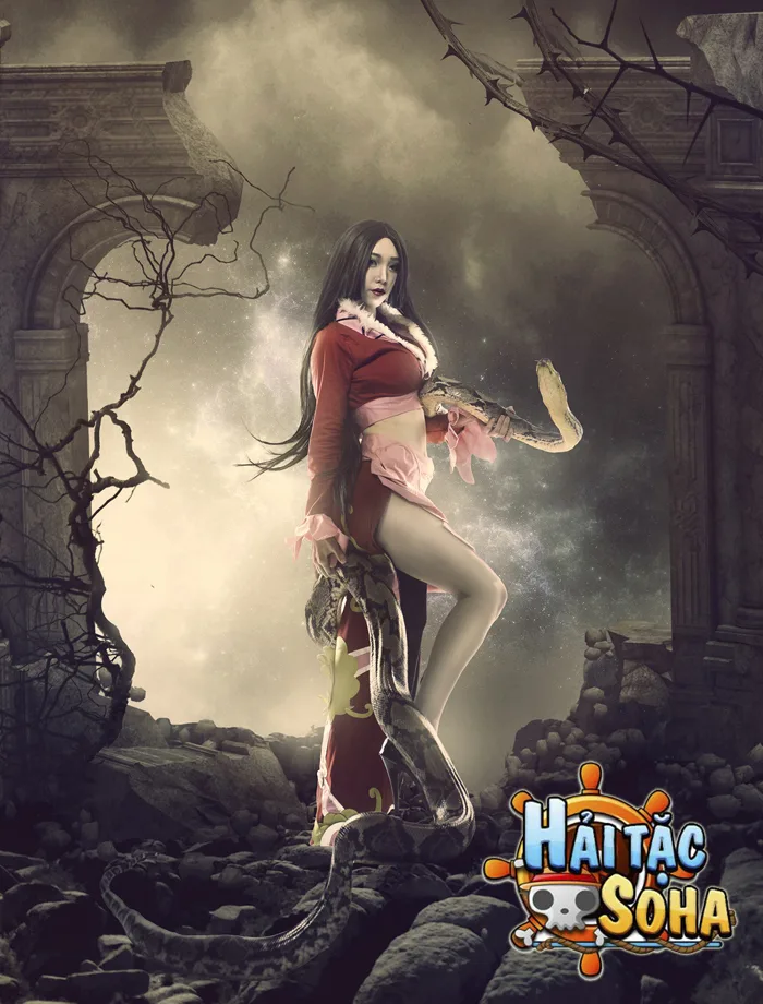 Nữ sinh báo chí hóa thân thành Boa Hancock gây 
