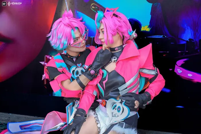 Allain và Butterfly tình tứ với cosplay Tình Yêu Nổi Loạn