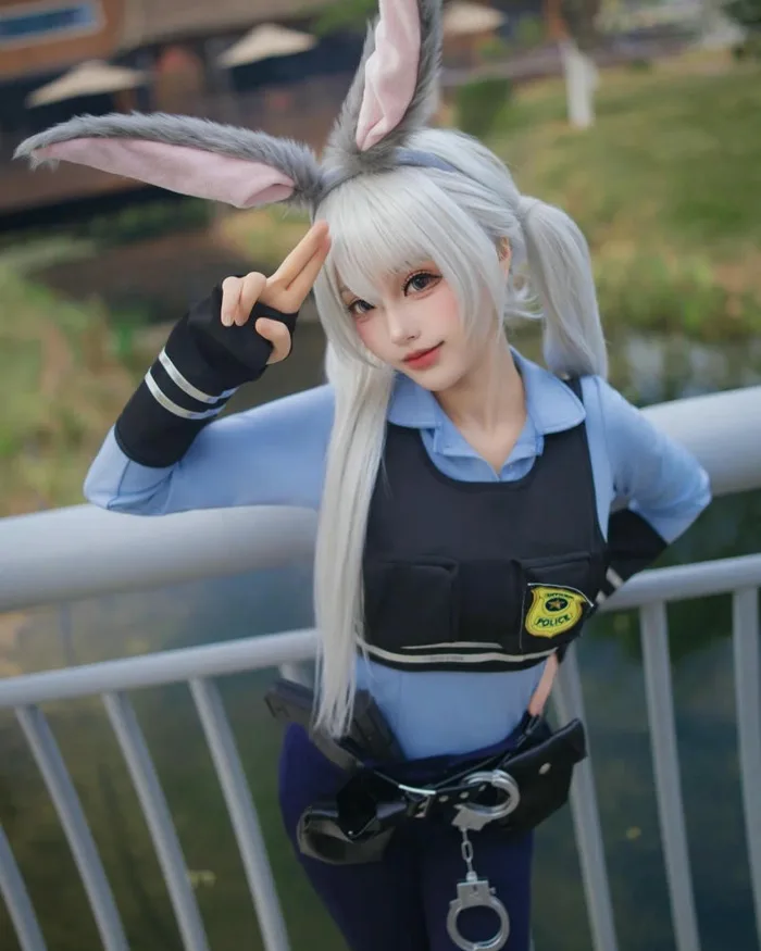 Ngắm 306+ ảnh cosplay cảnh sát gợi cảm khiến dân mạng mê mẩn