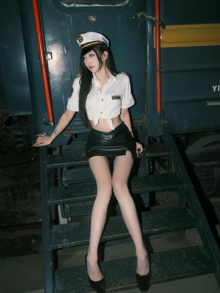 Ngắm 306+ ảnh cosplay cảnh sát gợi cảm khiến dân mạng mê mẩn