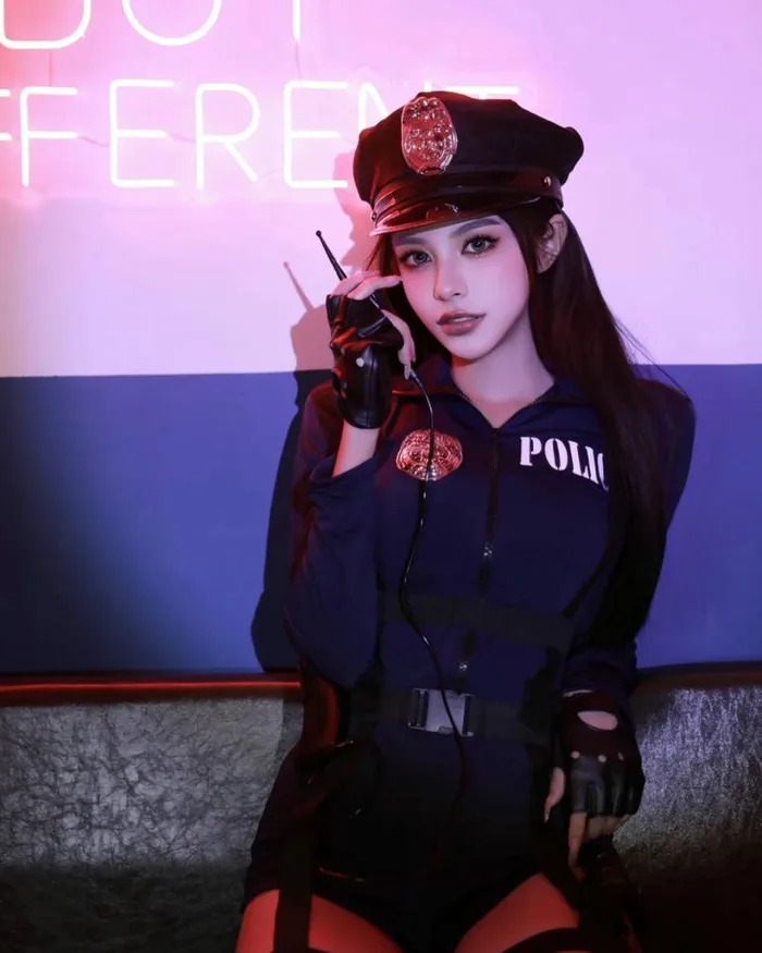 Ngắm 306+ ảnh cosplay cảnh sát gợi cảm khiến dân mạng mê mẩn