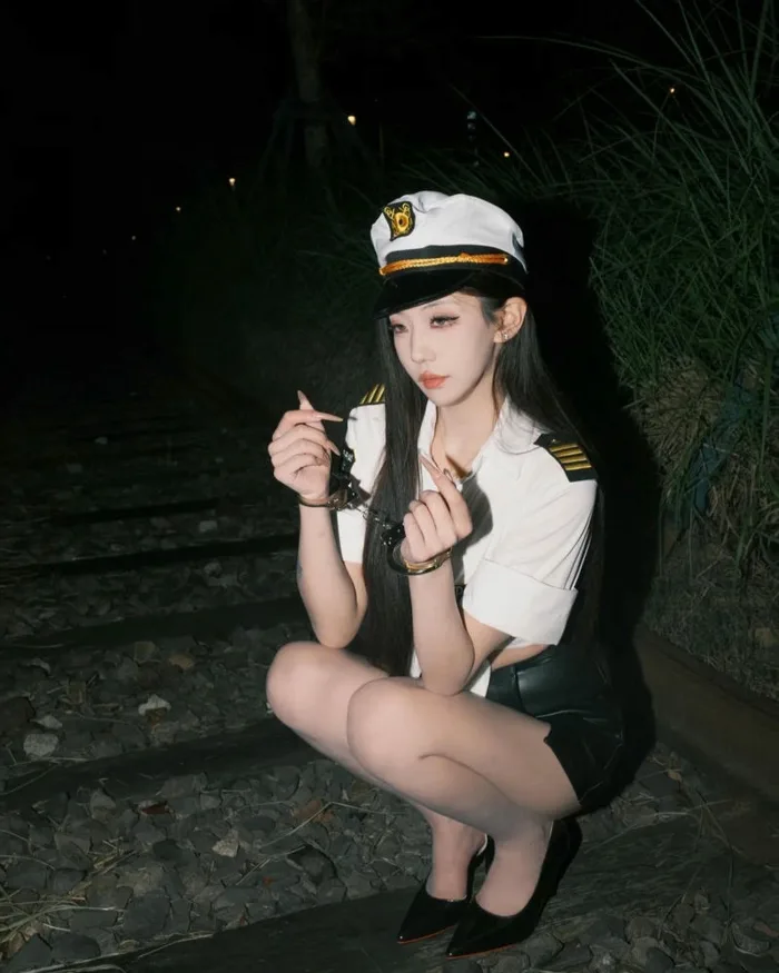 Ngắm 306+ ảnh cosplay cảnh sát gợi cảm khiến dân mạng mê mẩn