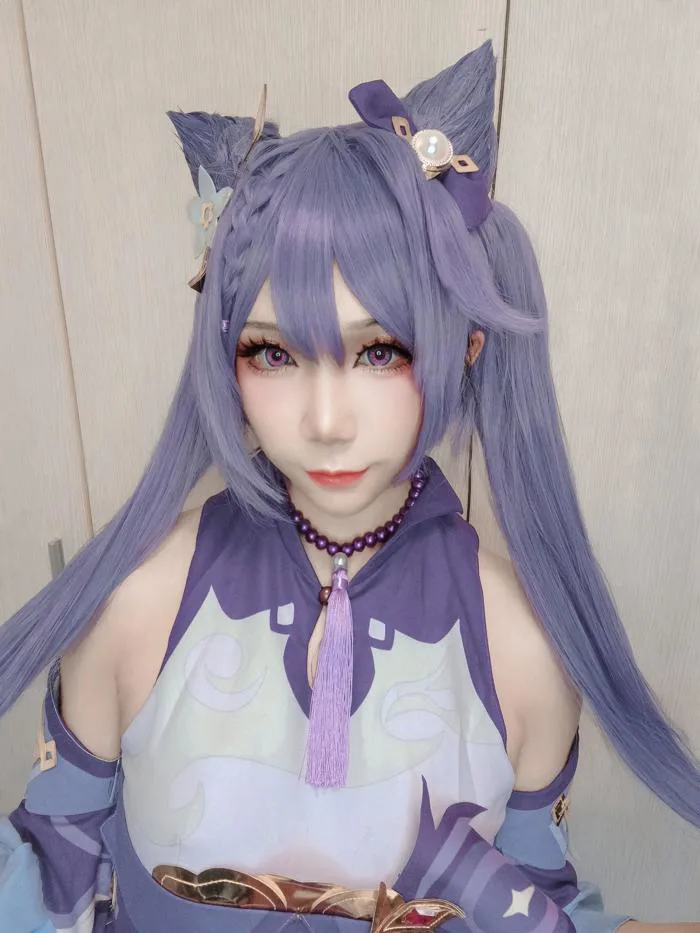 self] hi, ur local catgirl is here uwu 🤍 (instagram @kouyukii if you wish to check out more of my cosplay!) : r/KeqingMains
