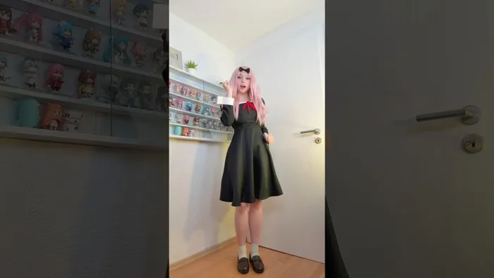 Chika Dance 🤓 #cosplay #loveiswar #chikafujiwara - YouTube