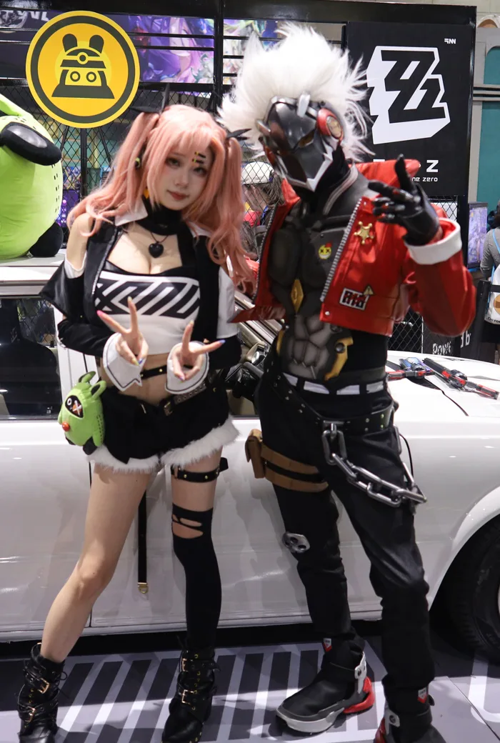 Tập tin:Zenless Zone Zero Cosplayers at the 2024 Comic-Con International  (cropped).jpg – Wikipedia tiếng Việt