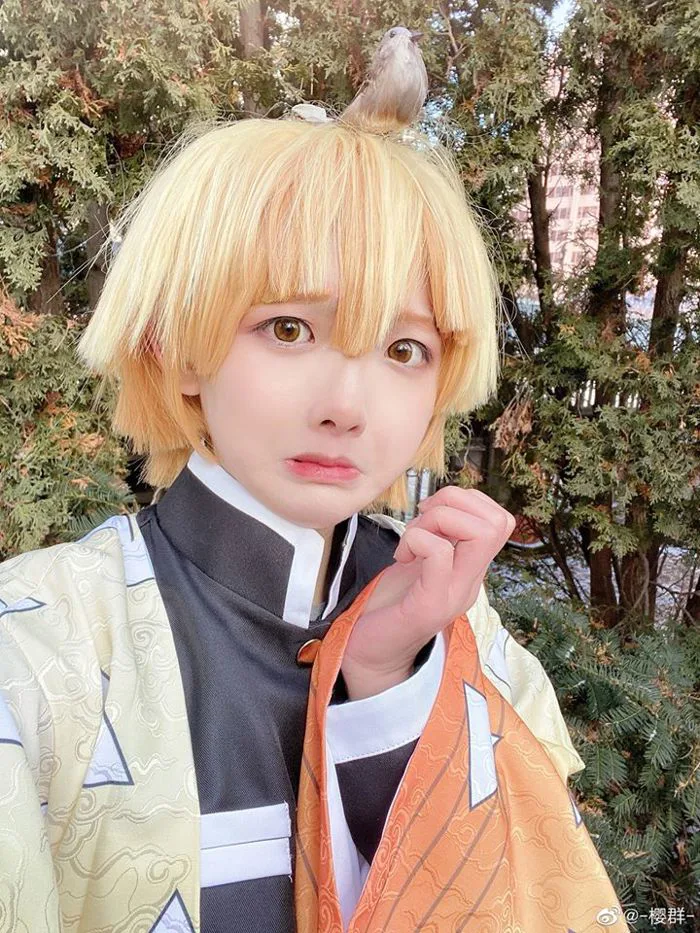 Kimetsu no Yaiba: Zenitsu cute quá đỗi qua bộ ảnh cosplay giống đến khó tin của fan