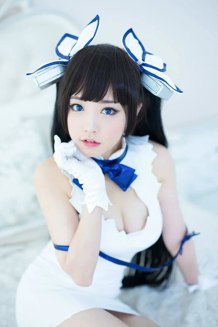 Cosplay bé gái Hestia tuyệt đẹp và gợi cảm dành cho game thủ Việt ngày cuối tuần