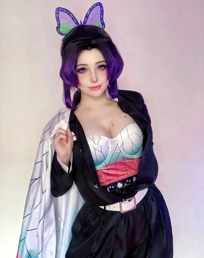 Nữ coser hóa trang 'cực ngọt' thành nàng Trùng trụ trong Kimetsu no Yaiba